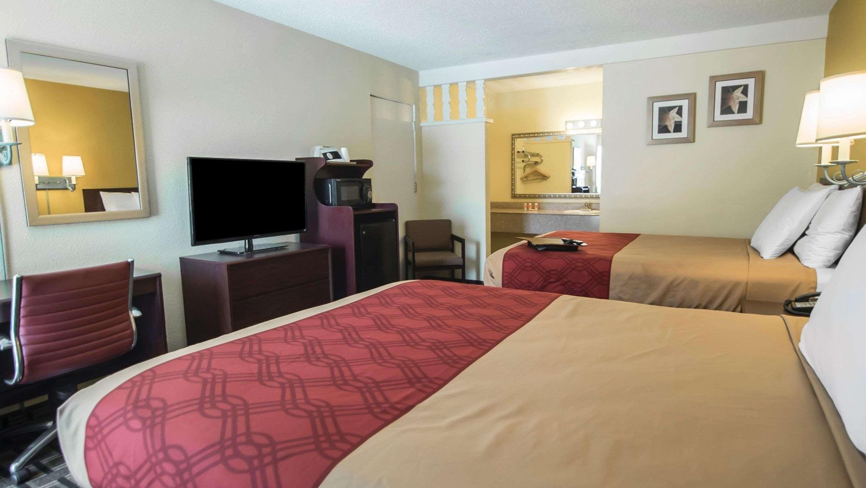 Super 8 By Wyndham Albuquerque Downtown Motel Exterior photo